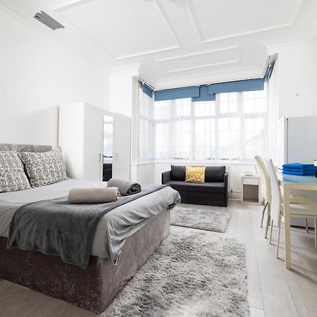 Bright Studio On Golders Green Road Londres Extérieur photo